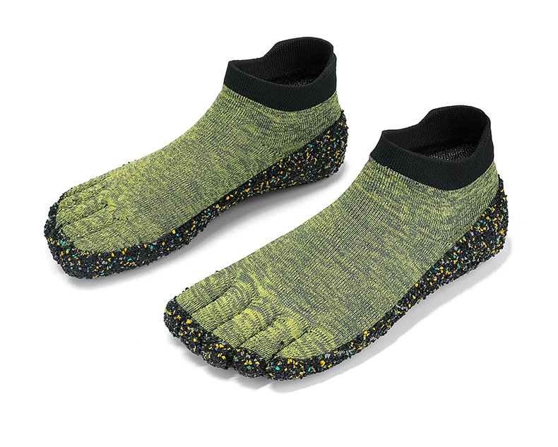 Five-toe barefoot water shoes product display for bulk order buyers